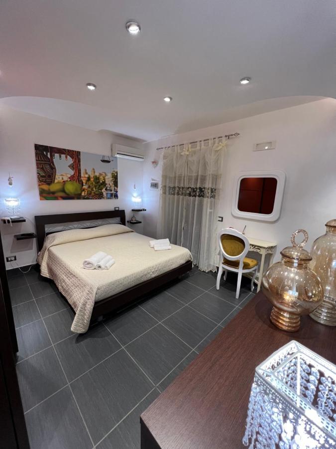 Nel Cortile Suite Чефалу Экстерьер фото