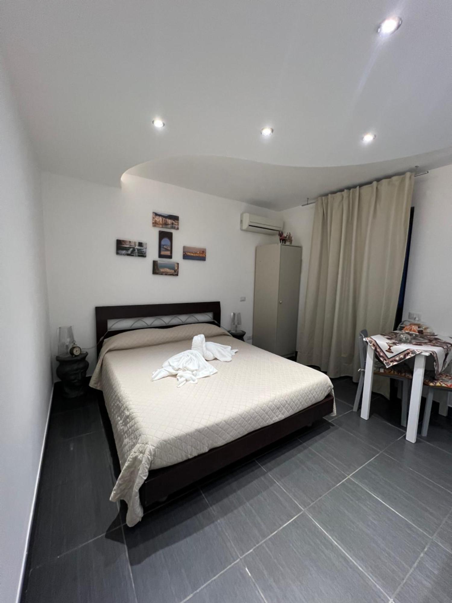Nel Cortile Suite Чефалу Экстерьер фото